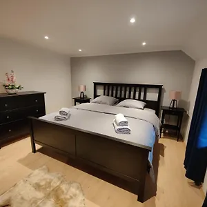 3 Bedroom In The Center Of Appartement